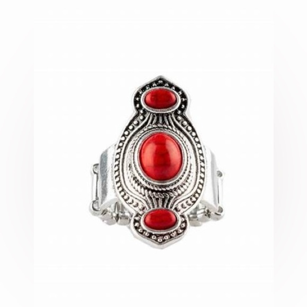 *Silver and red trío stone ring.
